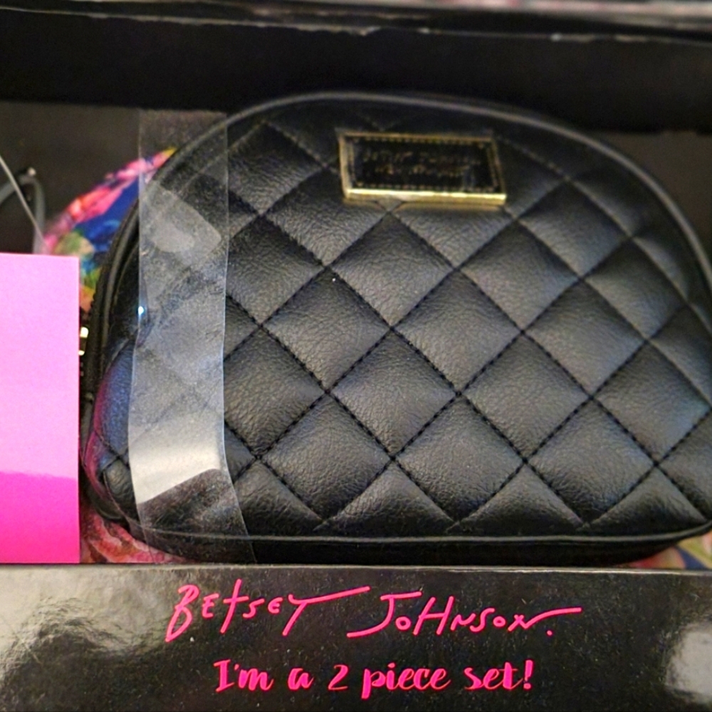 New Cosmetic case set of 2